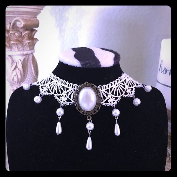 Jewelry - NEW White vintage Lace Choker Necklace